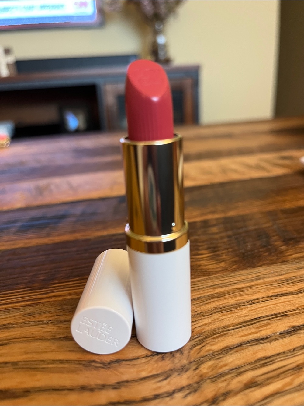 Estee Lauder Soft Rose Pink Lipstick - Creamy Satin